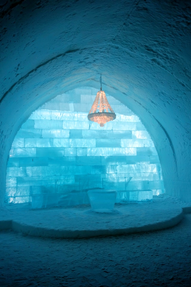 The ice hotel simple english news